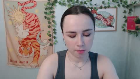 veryveryvery_shy online show from May 26, 5:46 am