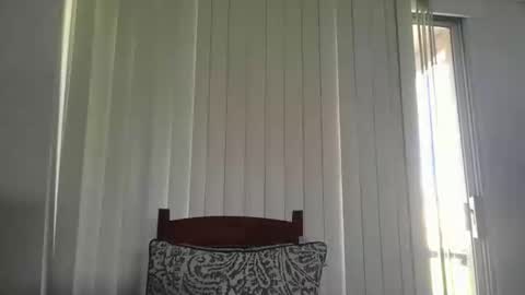 vesturelove online show from September 17, 6:00 pm