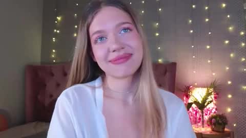 Alice  please dont forget to thumbs up me  online show from February 21, 6:27 am