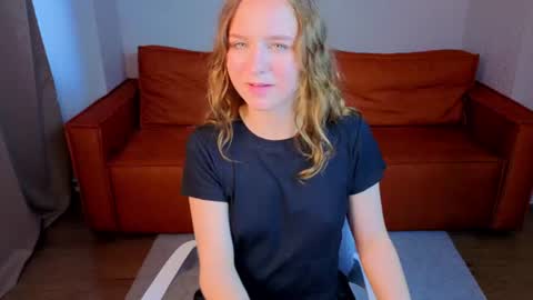 vicki_milles online show from June 30, 10:25 am