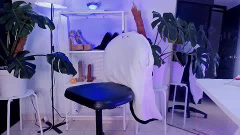 Vicky Greys online show from January 9, 10:15 pm