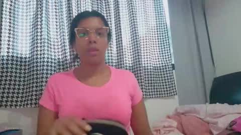 Snapshot of vickyhm22 chatting on September 27, 10:35 am vickyhm22 online show from September 27, 10:35 am