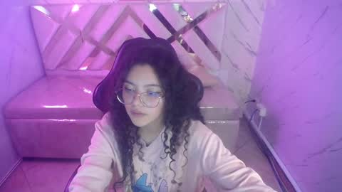 victoria_castillo_b online show from March 12, 9:23 am