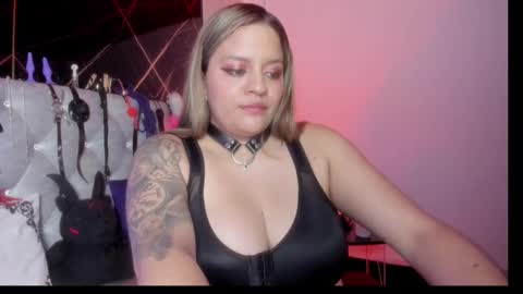 victoria_floyd1 online show from September 20, 6:55 pm