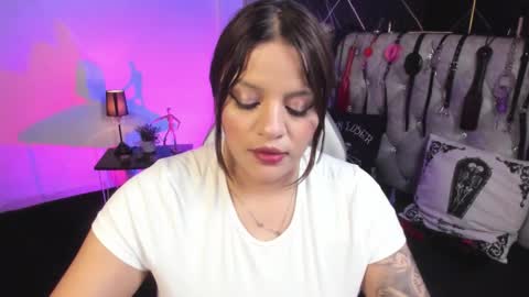 victoria_floyd1 online show from February 11, 8:45 pm