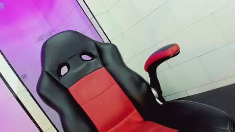 Victoria online show from November 1, 9:14 pm