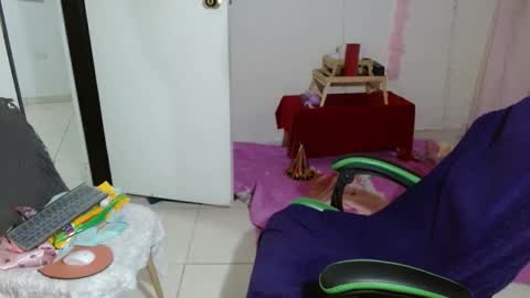 VICKY online show from April 4, 9:44 pm