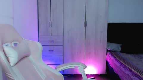 Victoria online show from November 9, 4:10 pm