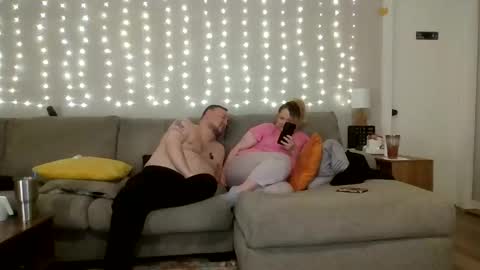 Victoria and Jesse online show from November 9, 8:51 am