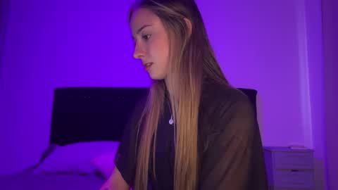 Victoriababy43 online show from March 7, 9:04 pm