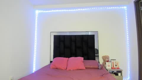 VICTORIA online show from March 7, 12:01 pm