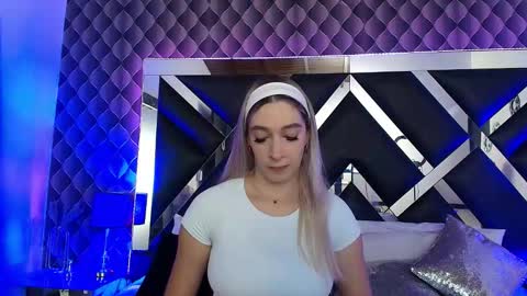 victtoria lee online show from November 24, 7:23 pm