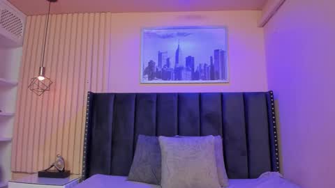 Viiolett online show from October 18, 9:30 pm