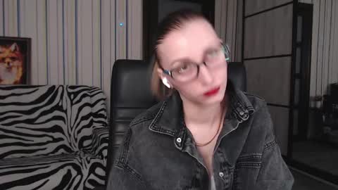 Snapshot of vikaericka chatting on March 7, 8:11 pm Vika online show from March 7, 8:11 pm