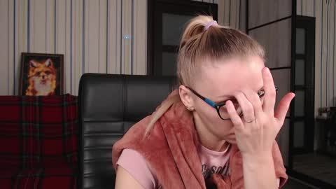 Snapshot of vikaericka chatting on October 1, 2:10 am Vika online show from October 1, 2:10 am