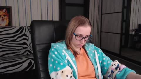 Snapshot of vikaericka chatting on February 21, 12:05 am Vika online show from February 21, 12:05 am