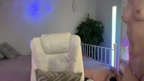 Vikky online show from May 18, 4:07 am