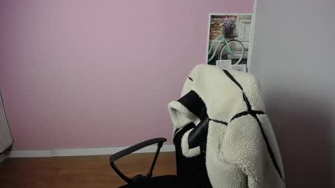 Snapshot of viktoria_lovely chatting on March 4, 6:15 am viktoria_lovely online show from March 4, 6:15 am