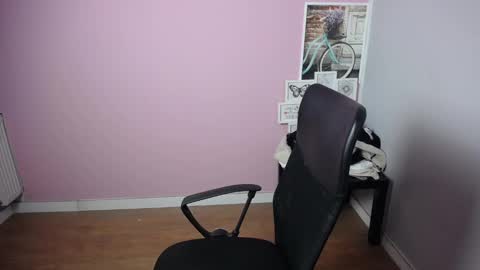 Snapshot of viktoria_lovely chatting on February 13, 6:20 am viktoria_lovely online show from February 13, 6:20 am