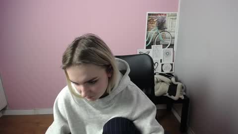 Snapshot of viktoria_lovely chatting on January 14, 9:13 am viktoria_lovely online show from January 14, 9:13 am