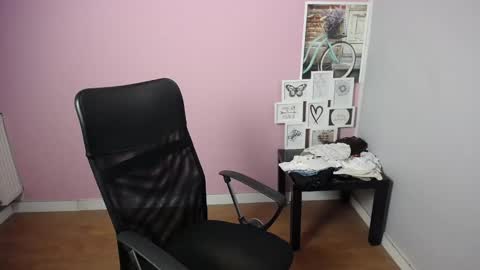 Snapshot of viktoria_lovely chatting on February 13, 9:30 am viktoria_lovely online show from February 13, 9:30 am