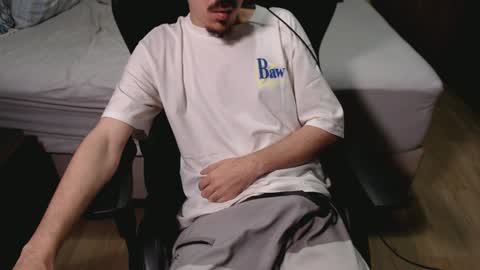 Snapshot of vincebruv chatting on December 1, 9:17 pm Vince Bruv online show from December 1, 9:17 pm