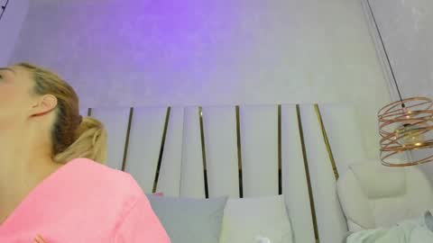 violeet_gray online show from May 21, 11:39 am