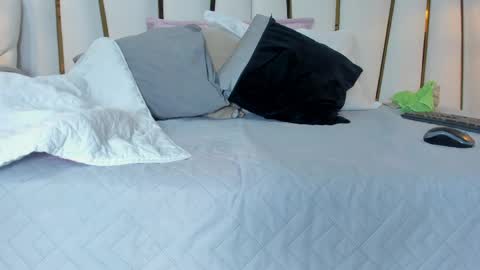 violeet_gray online show from May 12, 12:58 pm
