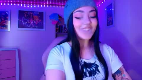 Snapshot of violeet_smile chatting on September 18, 8:35 pm violet online show from September 18, 8:35 pm