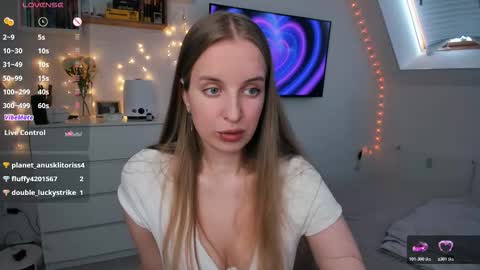 Violet online show from March 3, 1:40 pm