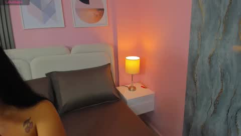 violet_throat online show from November 6, 3:31 am