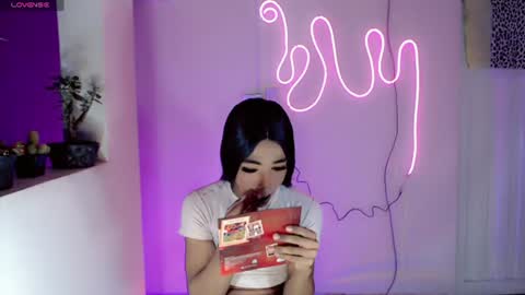 violeta_r_01 online show from July 21, 4:25 am