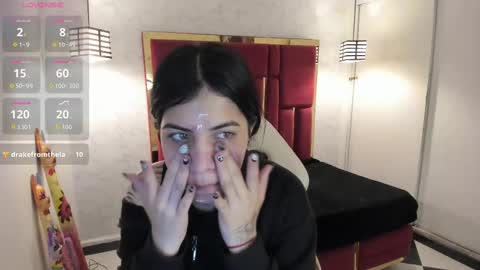 Snapshot of violetsmith_3 chatting on October 18, 11:47 am Violeta  online show from October 18, 11:47 am