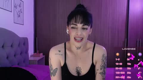 violett  Independent model online show from March 9, 4:28 am