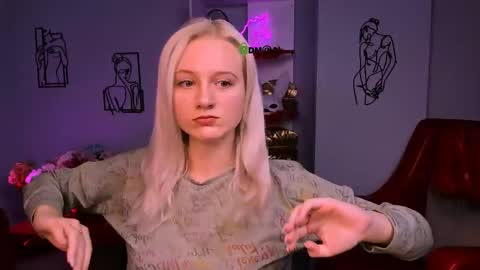 violett_shy online show from March 6, 9:36 am