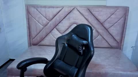 Violetta  online show from April 17, 4:04 am