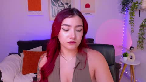 Violett Castel online show from May 19, 8:49 pm