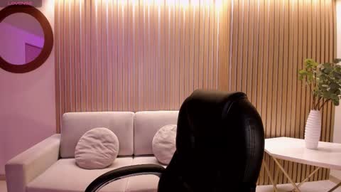 Violett Castel online show from September 9, 6:41 pm