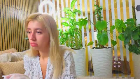 Snapshot of violetttttacb chatting on October 15, 1:34 pm Violetta online show from October 15, 1:34 pm