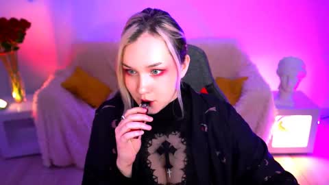 Violett online show from May 31, 8:13 am