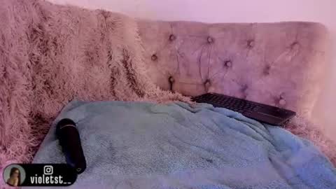 violetwinters_ online show from June 20, 9:15 am