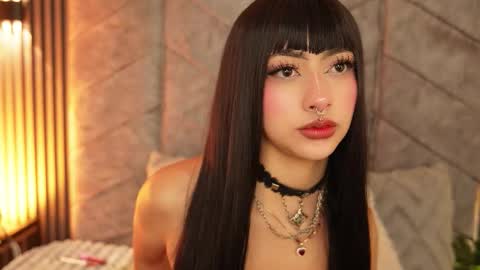 viollettebylyly online show from January 8, 5:30 pm