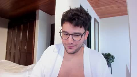 Vito Ferrer online show from November 16, 1:24 pm