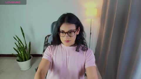 VittaaaPlease help me with your thumbs up its important  online show from November 11, 5:09 am