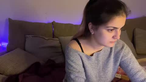 vivalenti_kiss online show from December 2, 11:41 am