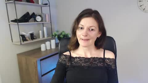 Vivian online show from February 24, 7:00 am