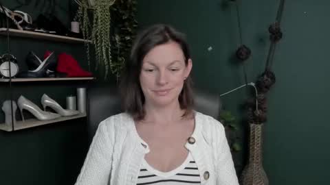 Vivian online show from March 11, 10:40 am