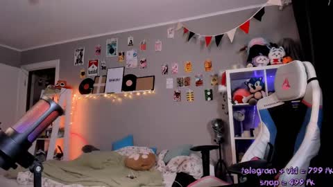 vivian_qwerty online show from May 10, 5:25 am