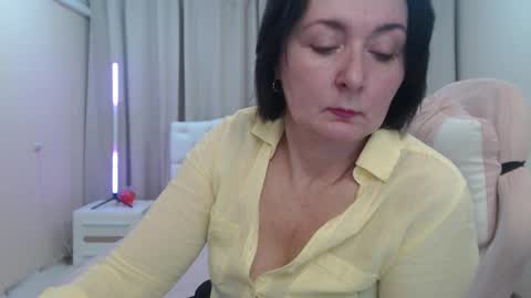 vivianguchih online show from January 17, 10:02 am