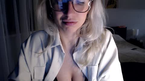 Snapshot of vivica_coke chatting on December 19, 4:46 pm VI online show from December 19, 4:46 pm